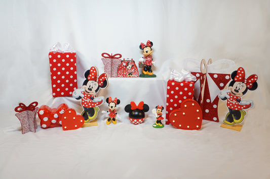 Minnie Mouse party table decor